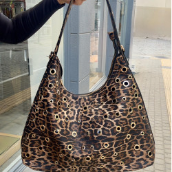 ΓΥΝΑΙΚΕΙΑ ΤΣΑΝΤΑ ΩΜΟΥ animal print ΣΕ ΔΕΡΜΑΤΙΝΗ ΜΕ ΤΡΟΥΚΣ