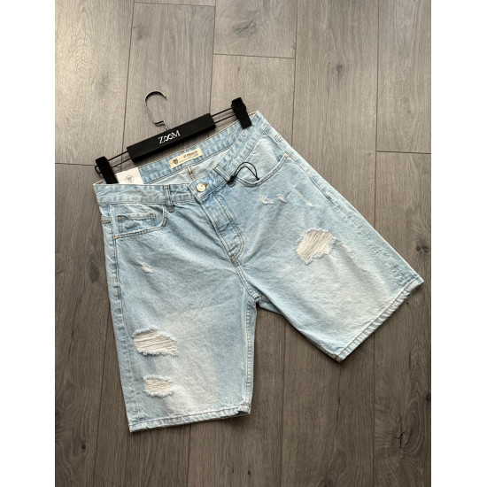 BERMUDA JEANS IN LIGHT BLUE WITH RIPS