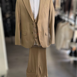 Beige slim suit with vest
