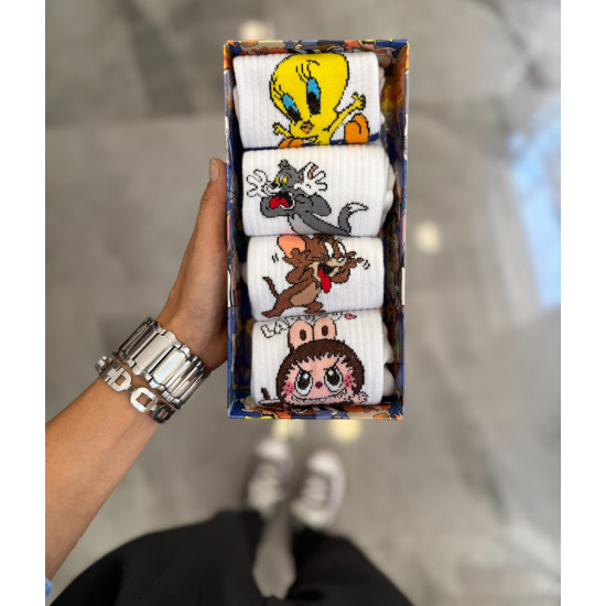 DESIGNED SOCKS IN A 3+1 PACKAGE