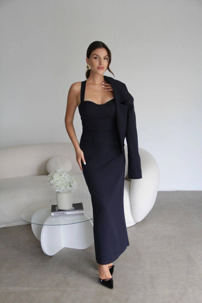 Elegant μαύρο φόρεμα με κοντό σακάκι σε μαύρο