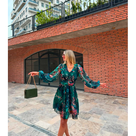 Short dress in green with elastic waist and belt