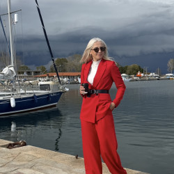 ΣΕΤ ΚΟΣΤΟΥΜΙ ΜΕ PALAZZO ΠΑΝΤΕΛΟΝΙ ΣΕ ΚΟΚΚΙΝΟ