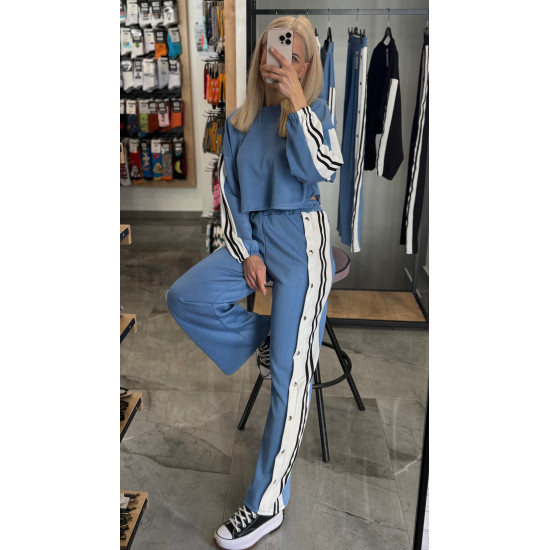 SET OF OVERALLS IN BLUE WITH CROP BLOUSE WITH SIDE STRIPES AND BUTTONS